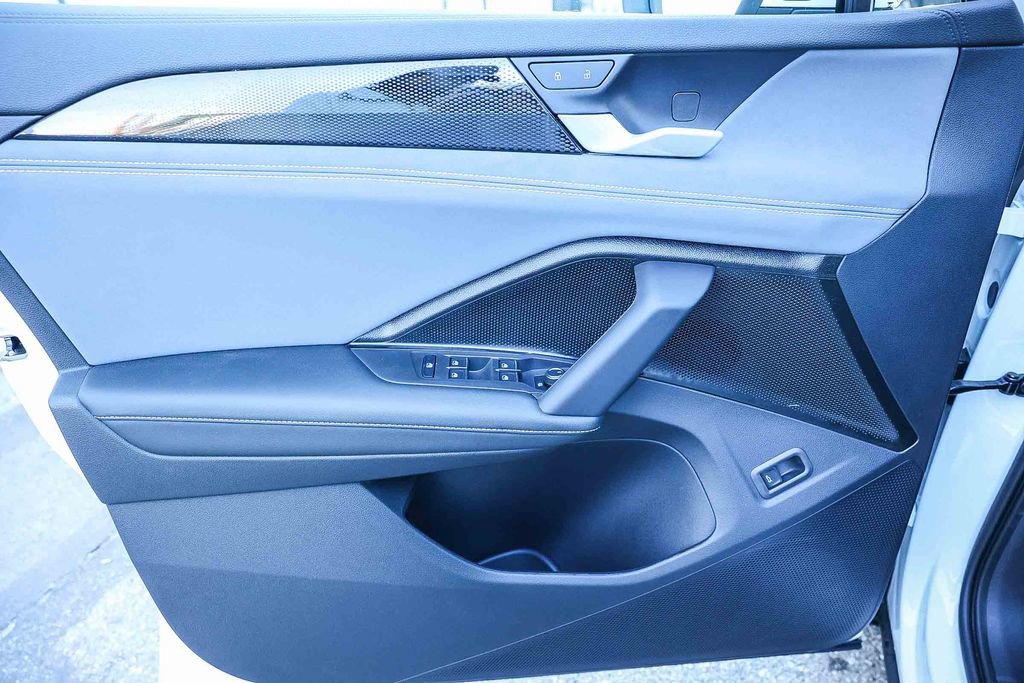 New 2026 Volkswagen Tiguan SE image 32