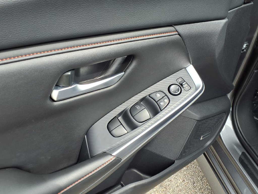 Used 2025 Nissan Sentra SR w/ SR Premium Package FWD image 10
