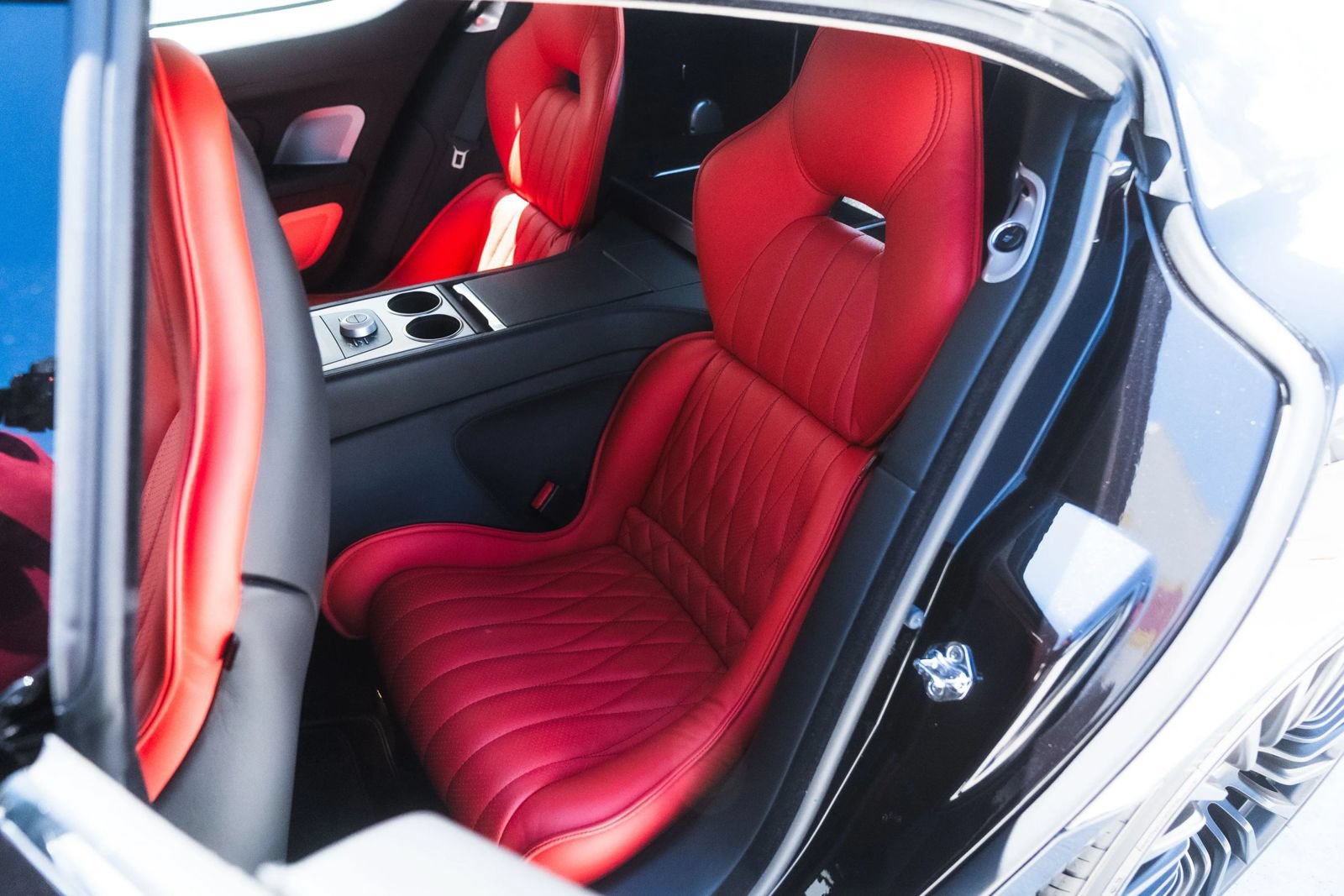 Used 2011 Aston Martin Rapide RWD image 16