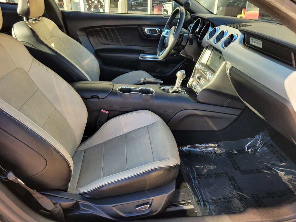 Used 2016 Ford Mustang Premium image 21