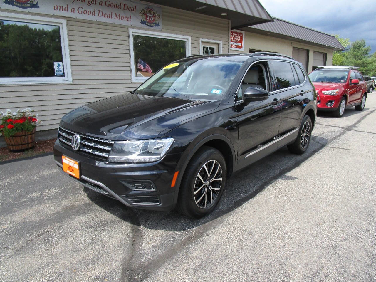 Used 2021 Volkswagen Tiguan SE image 2