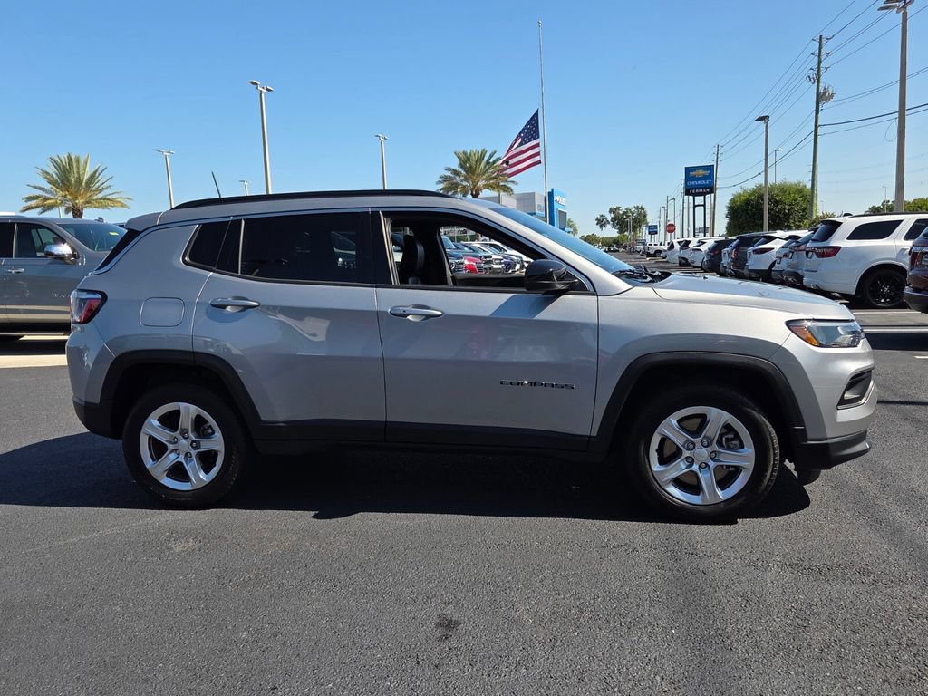 Used 2024 Jeep Compass Latitude AWD/4WD image 8