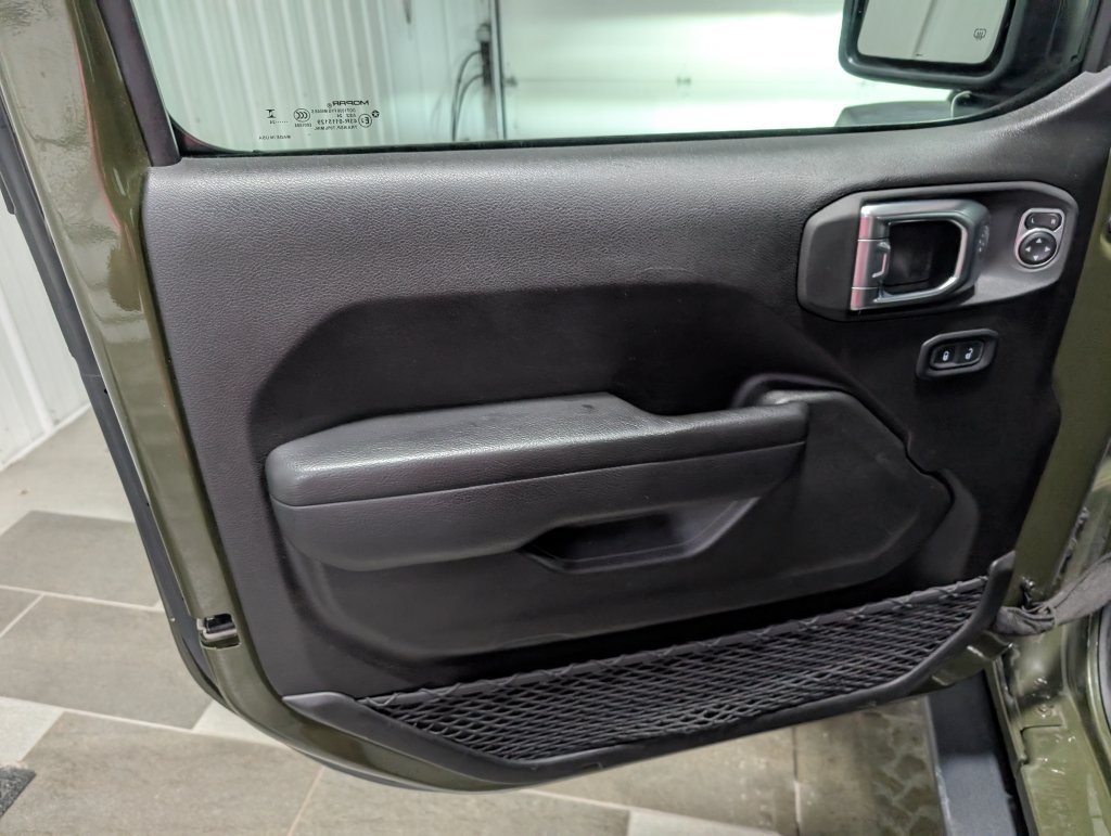 Used 2024 Jeep Wrangler Unlimited AWD/4WD image 11