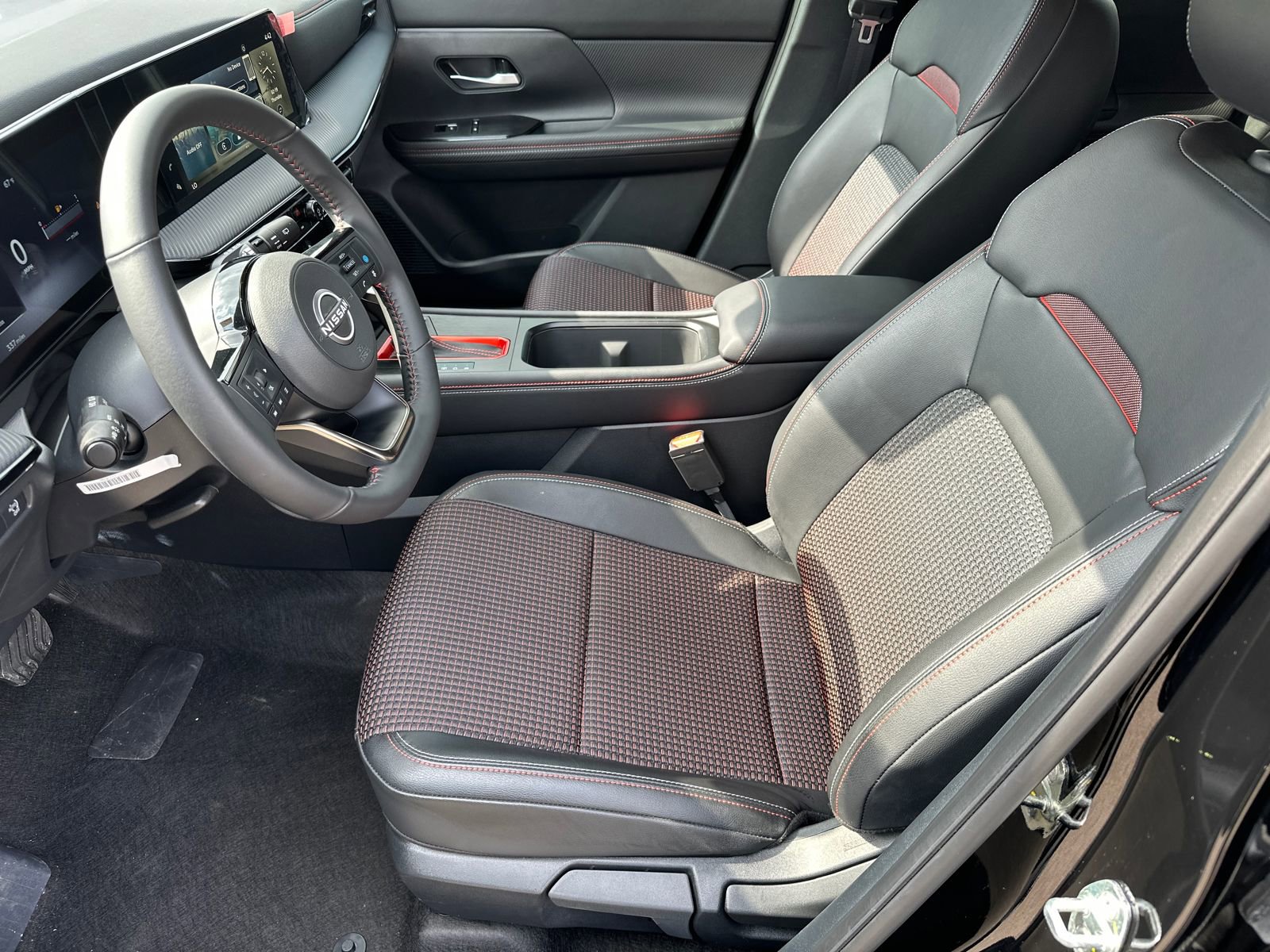 Certified 2025 Nissan Kicks SR FWD image 10