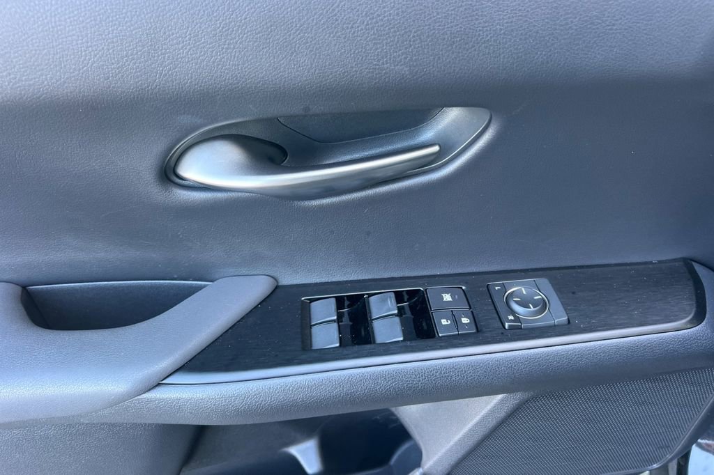 Used 2019 Lexus UX 200 F Sport w/ F Sport Premium Package FWD image 13