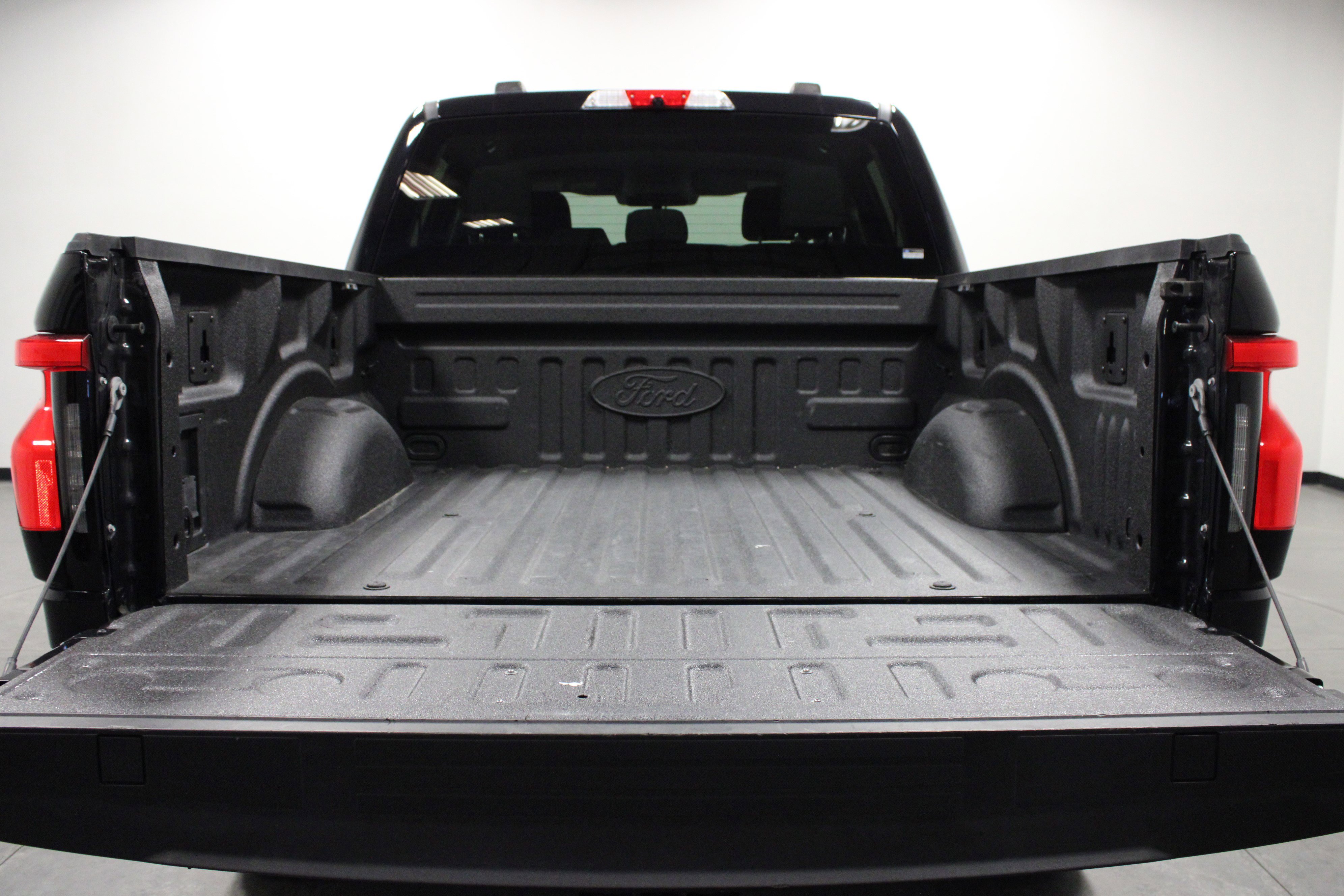 Used 2023 Ford F150 Lightning XLT image 14