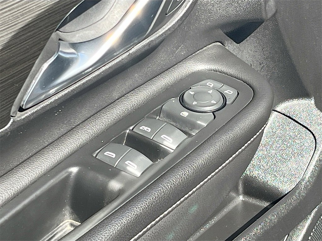 Used 2022 GMC Terrain SLE image 17