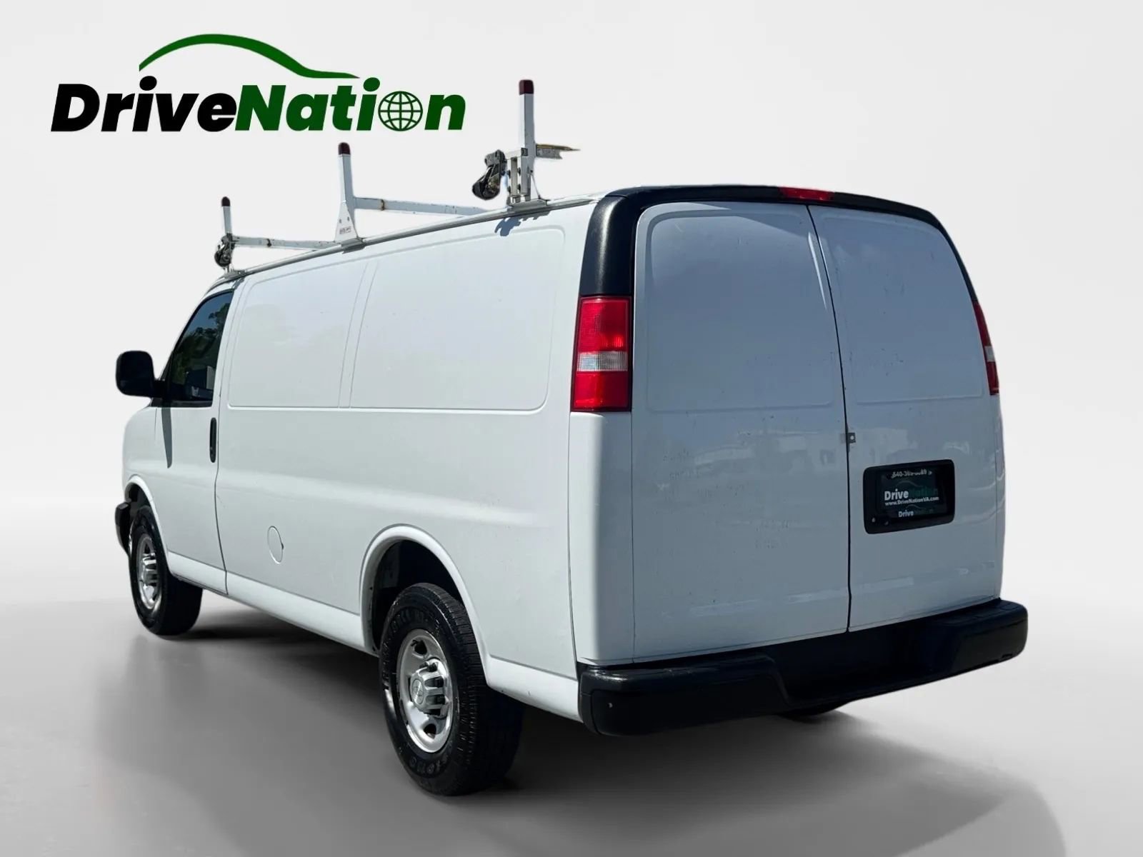 Used 2018 Chevrolet Express 2500 w/ Driver Convenience Package RWD image 7