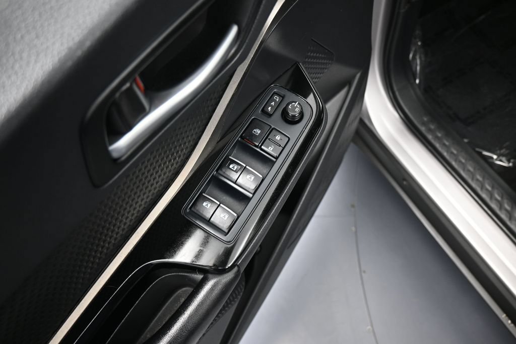 Used 2019 Toyota C-HR XLE FWD image 14