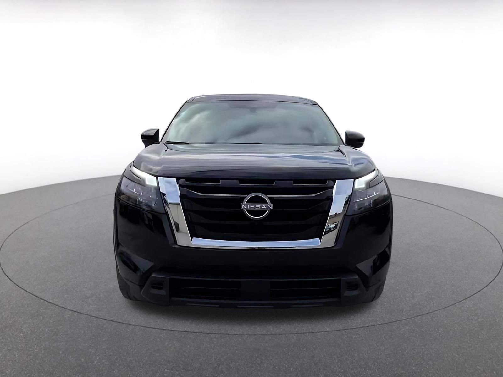 Used 2025 Nissan Pathfinder SV image 4