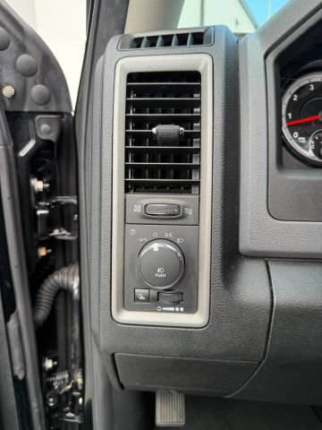 Used 2015 RAM 1500 Express AWD/4WD image 39
