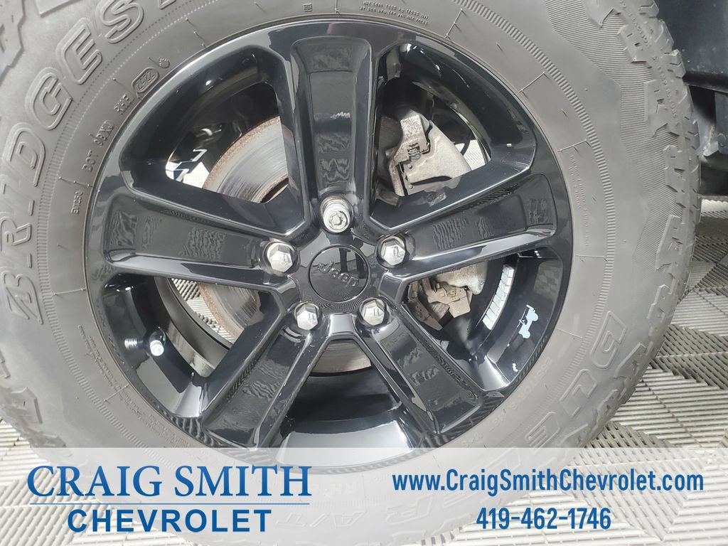 Used 2022 Jeep Wrangler Unlimited Sahara AWD/4WD image 33