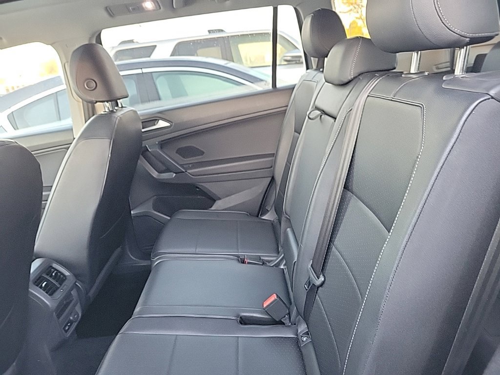 Used 2019 Volkswagen Tiguan SEL AWD/4WD image 14