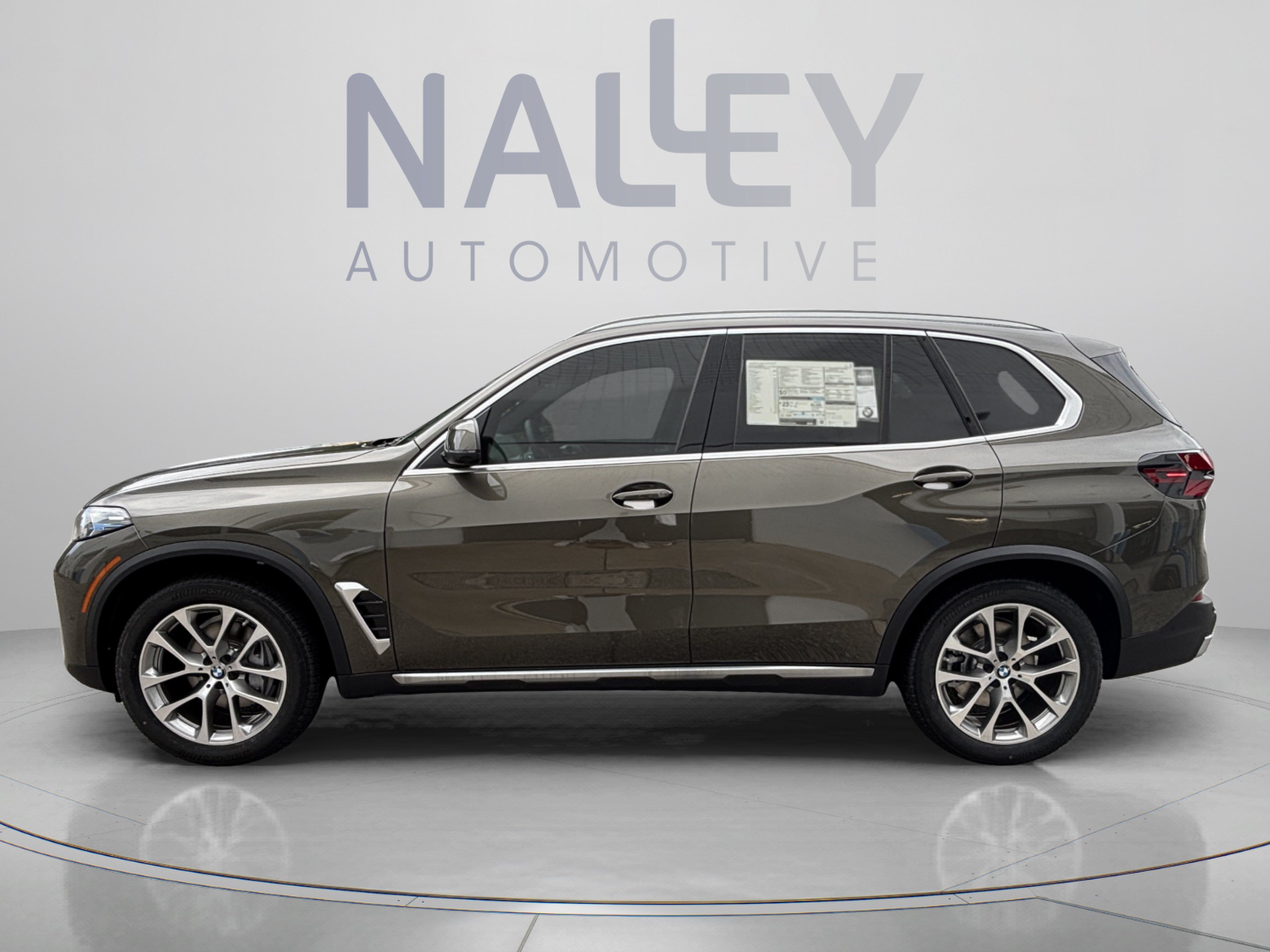 Used 2026 BMW X5 xDrive40i w/ Premium Package AWD/4WD image 2