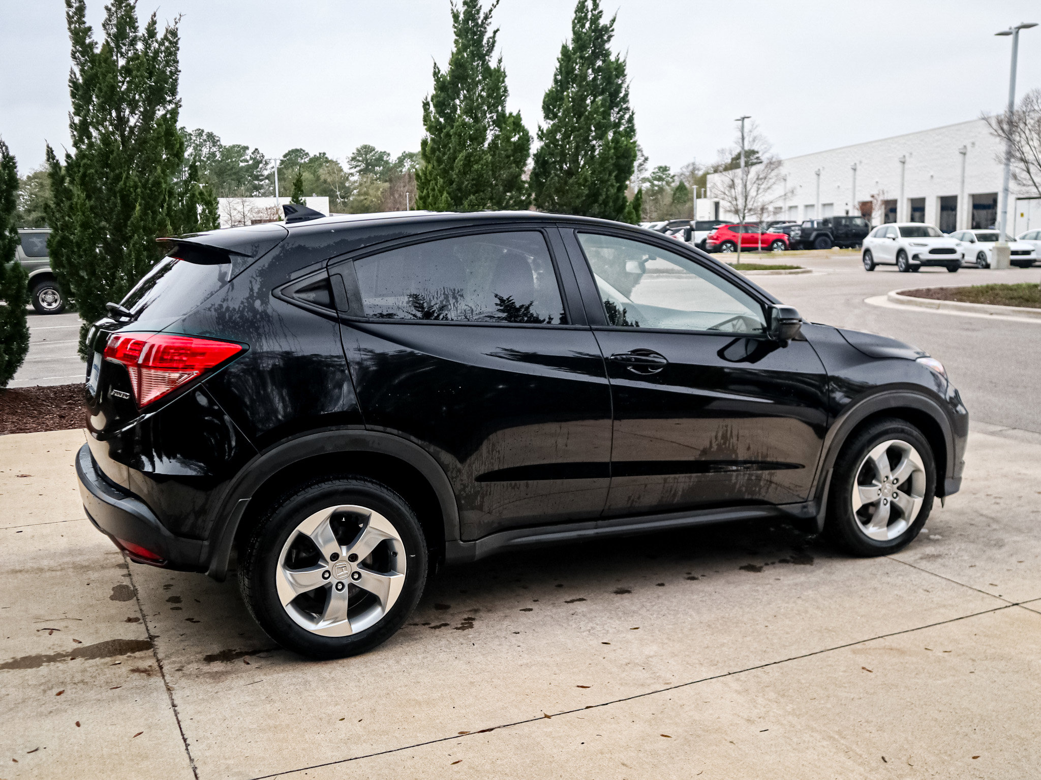 Used 2017 Honda HR-V EX image 11