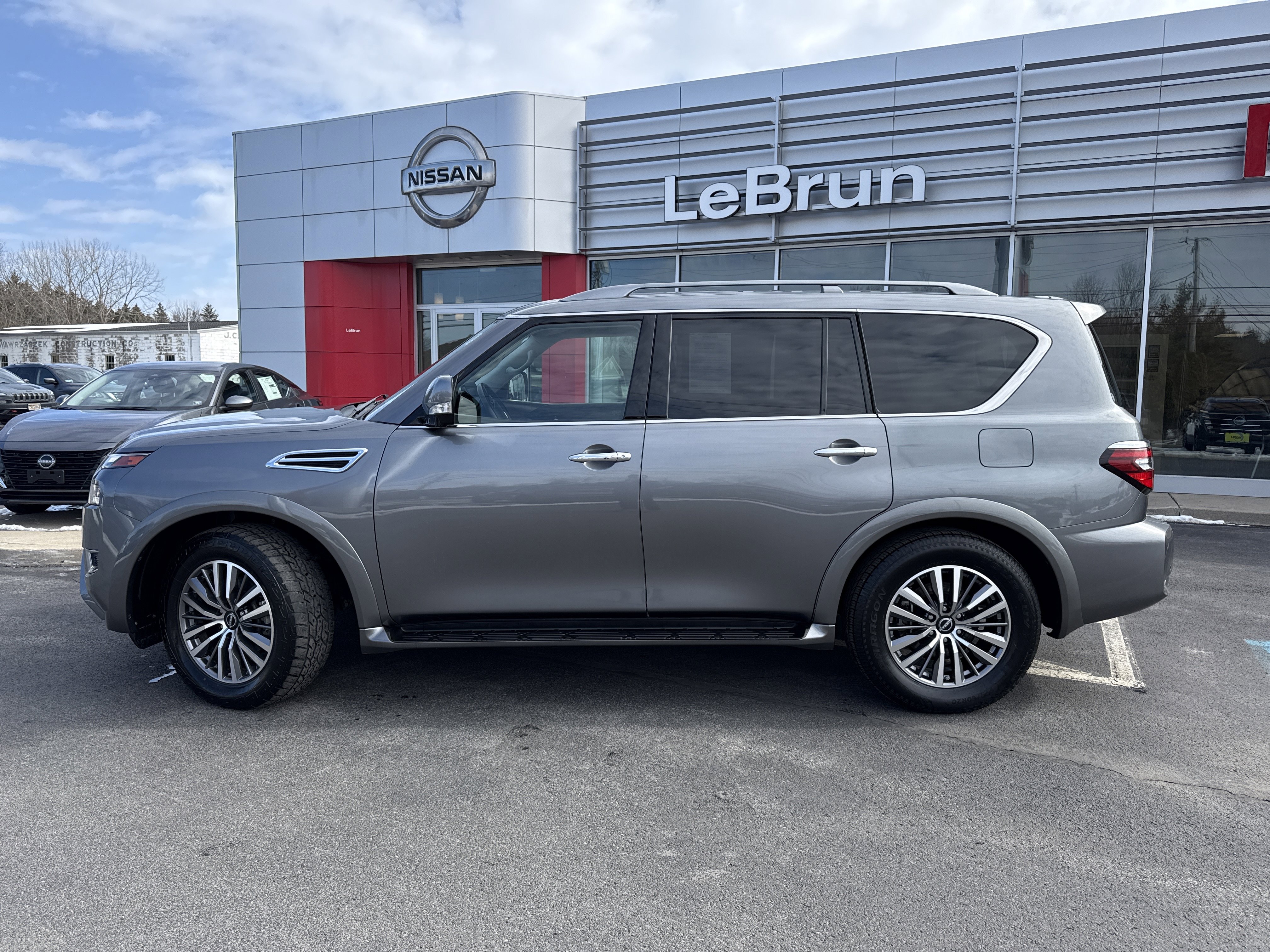 Used 2023 Nissan Armada SL image 2