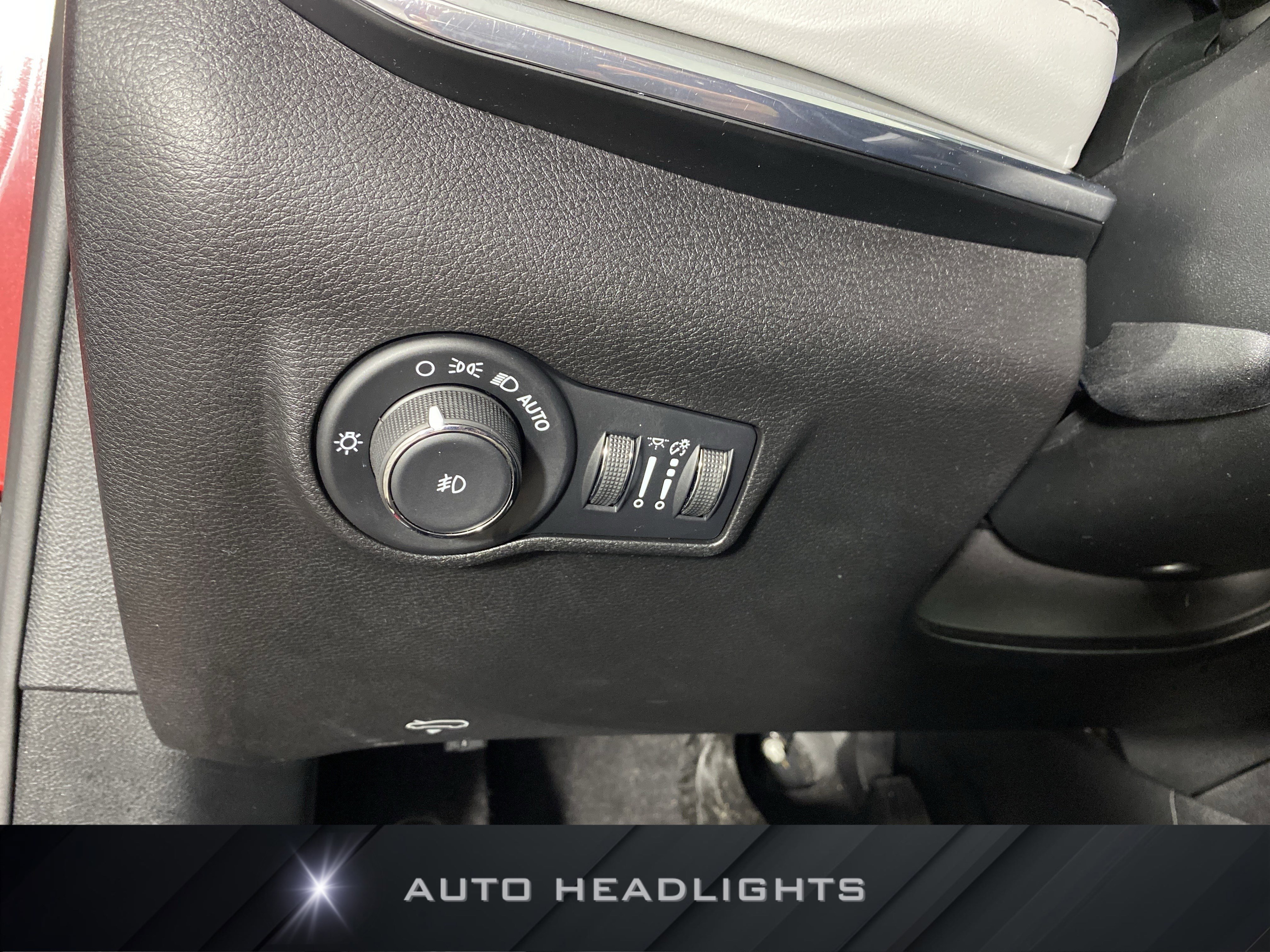 Used 2023 Jeep Compass Limited image 25