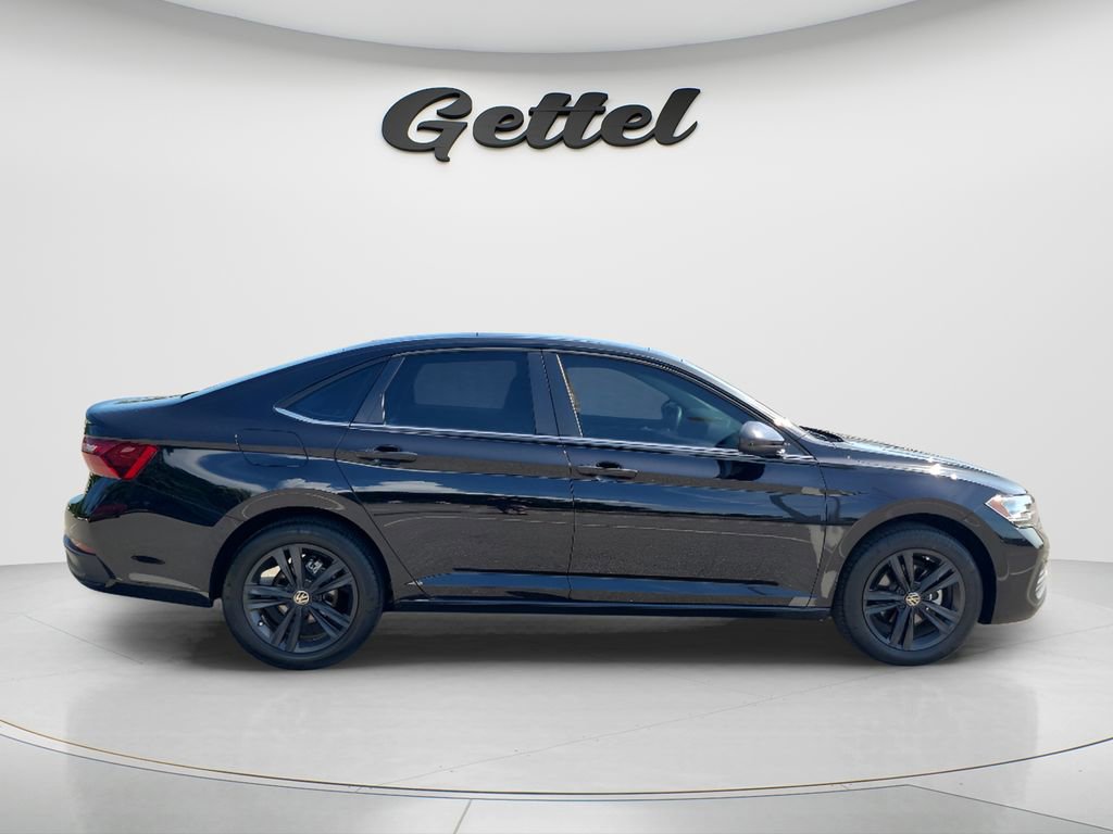 Used 2024 Volkswagen Jetta SE w/ Panoramic Sunroof Package FWD image 3