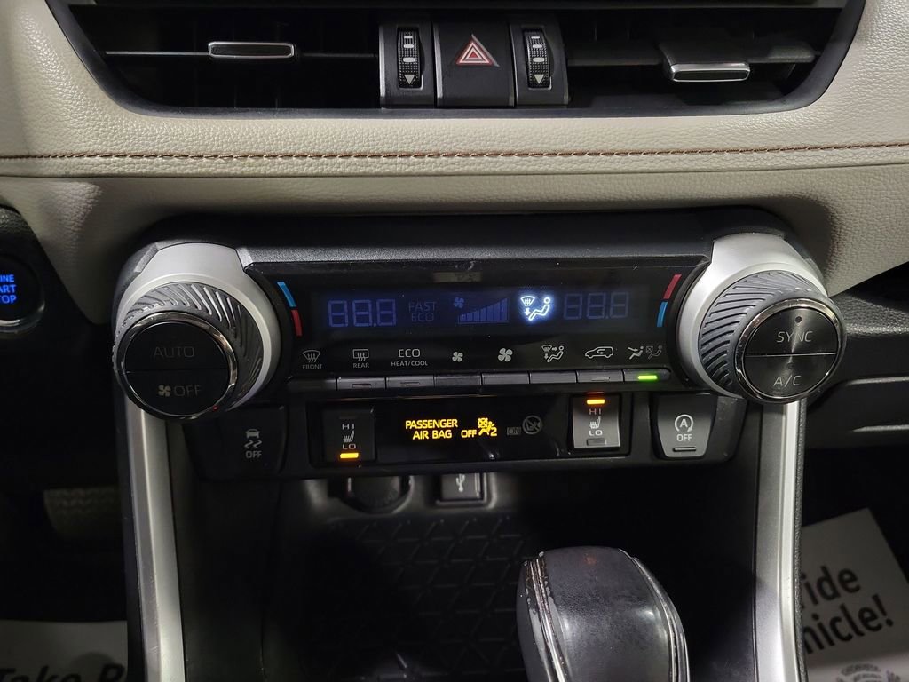 Used 2022 Toyota RAV4 XLE Premium image 18