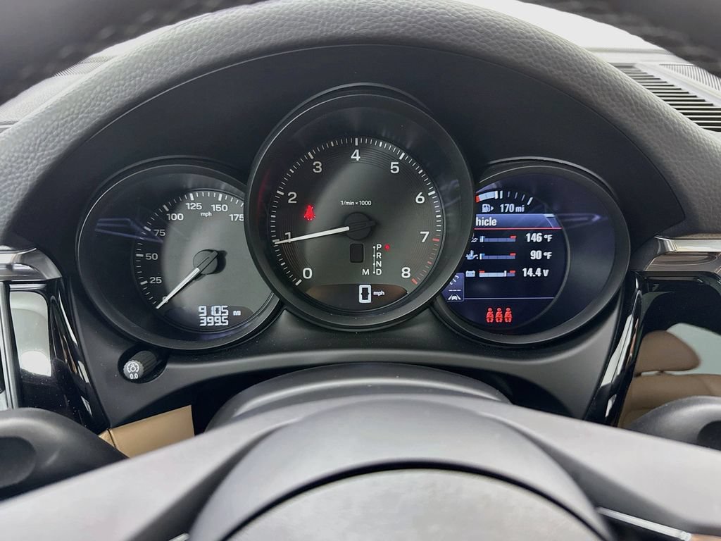 Certified 2025 Porsche Macan AWD/4WD image 16