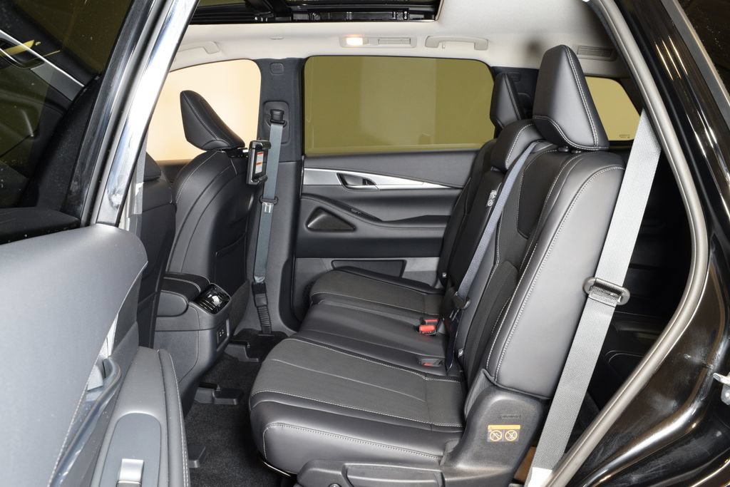 Certified 2026 INFINITI QX60 Pure w/ Family Package AWD/4WD image 29