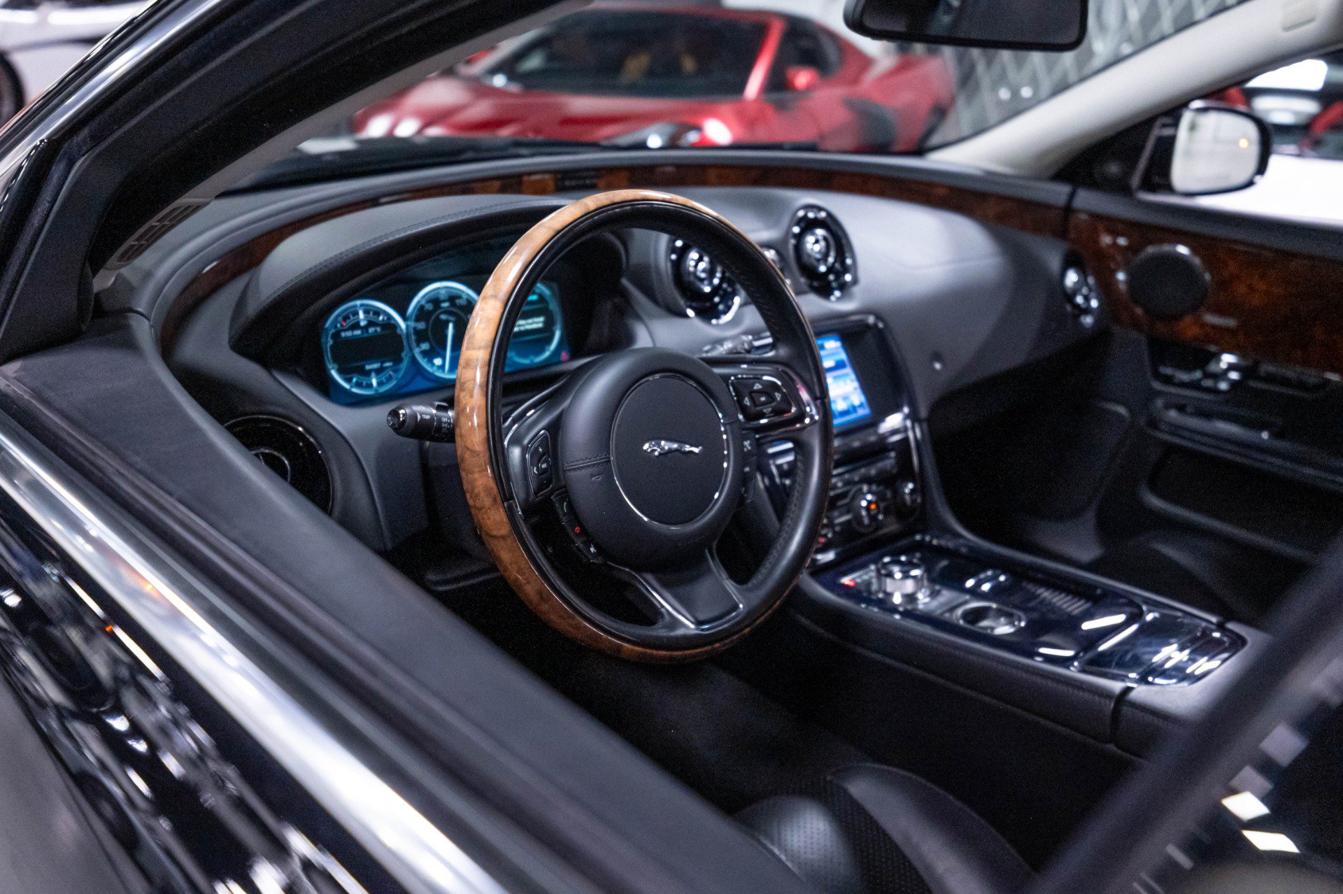 Used 2013 Jaguar XJ AWD image 57