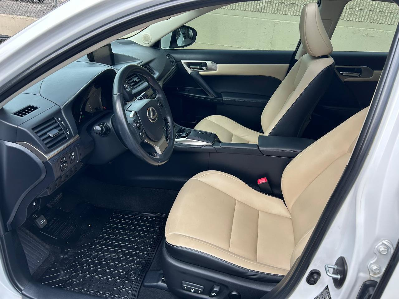 Used 2014 Lexus CT 200h FWD image 9