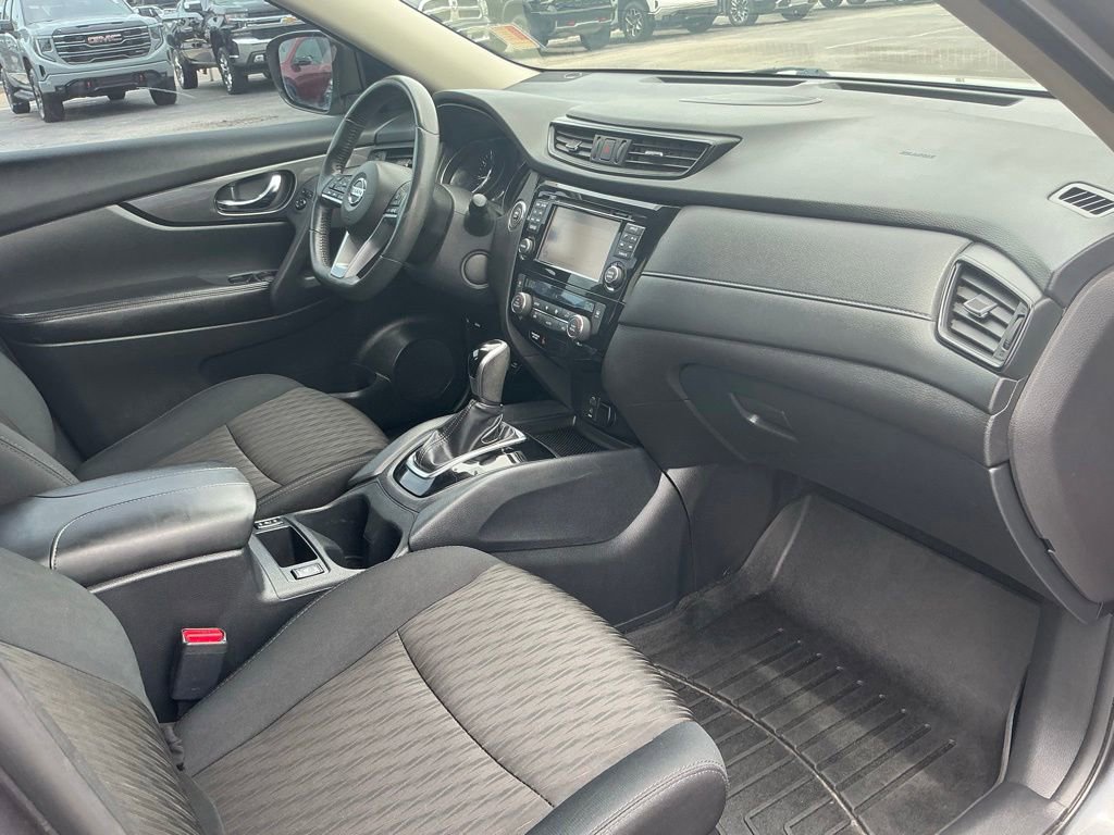 Used 2017 Nissan Rogue SV FWD image 18
