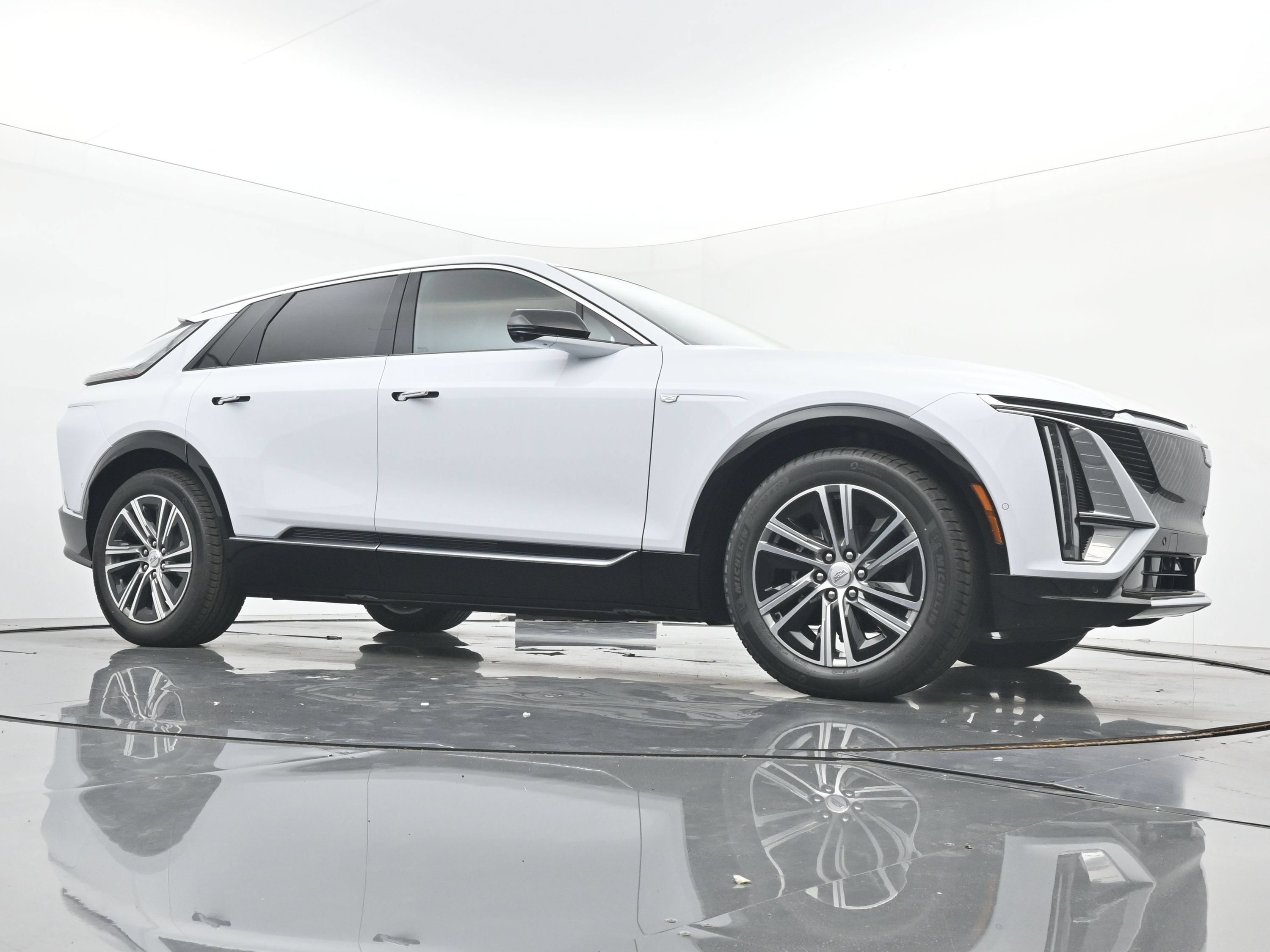 New 2026 Cadillac Lyriq Luxury w/ LPO, Floor Liner Package AWD/4WD image 21