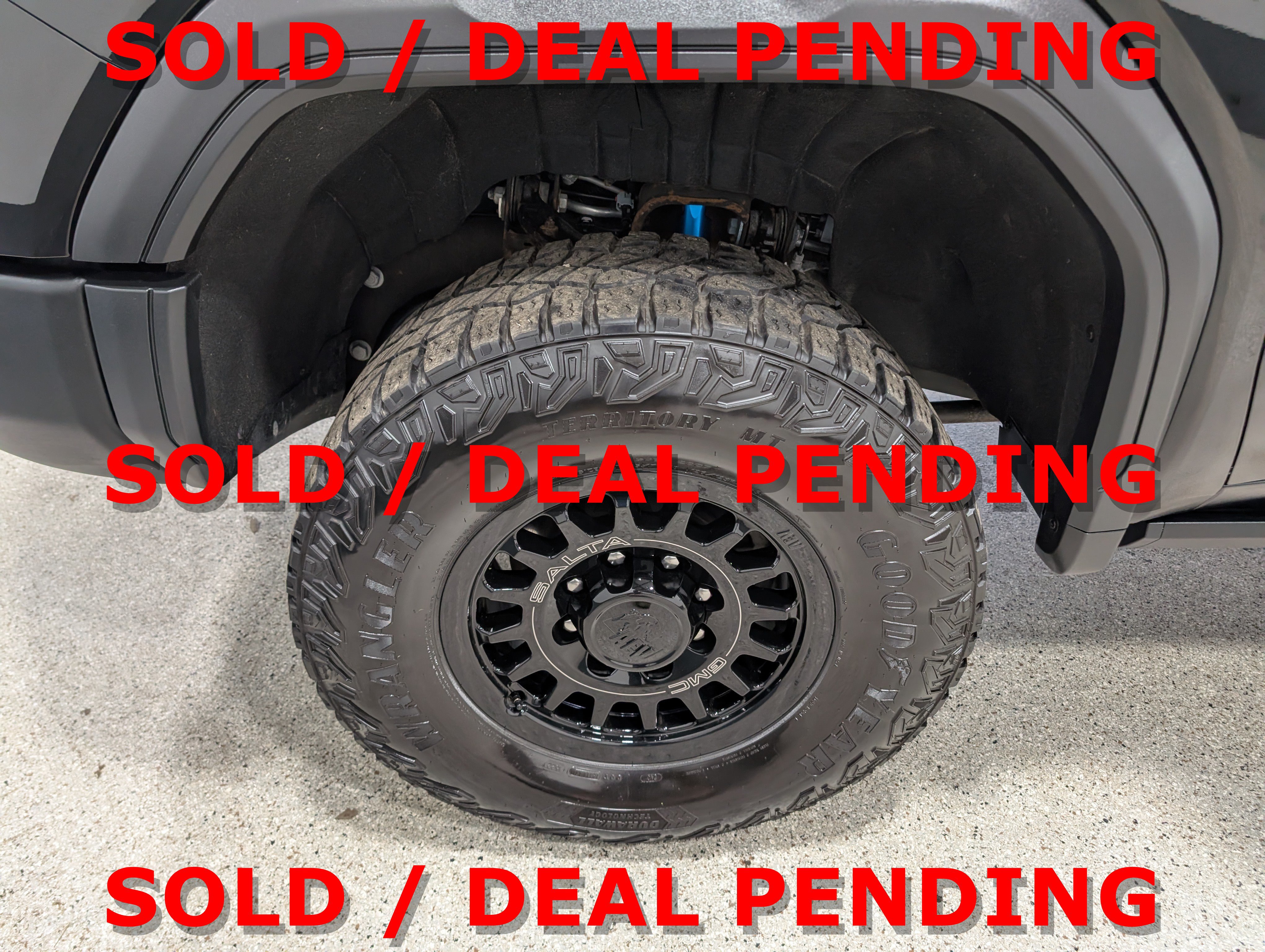 Used 2025 GMC Sierra 2500 AT4X w/ AT4X AEV Edition AWD/4WD image 12