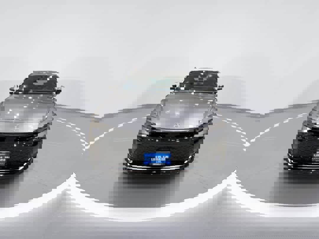 Certified 2023 Toyota Crown XLE image 3