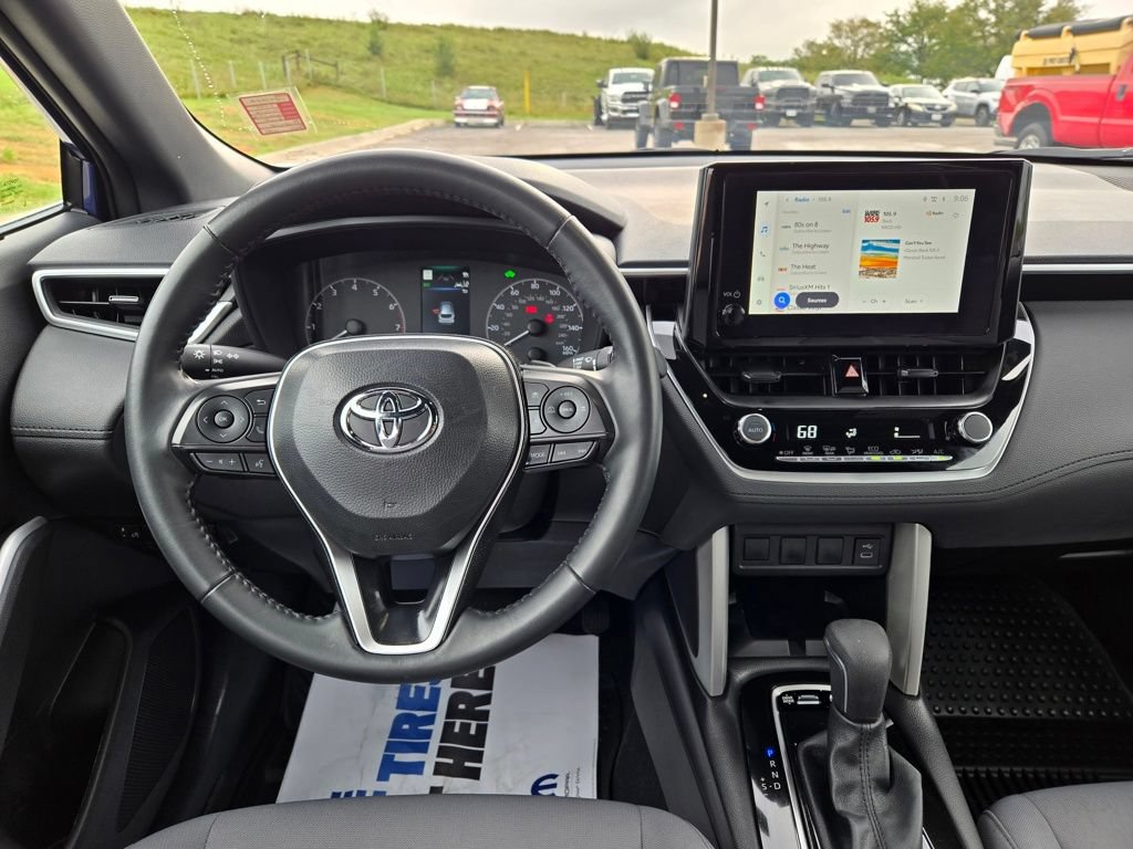 Used 2025 Toyota Corolla Cross AWD Hybrid w/ Moonroof Package image 18