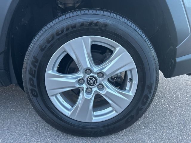 Used 2021 Toyota RAV4 XLE AWD/4WD image 9