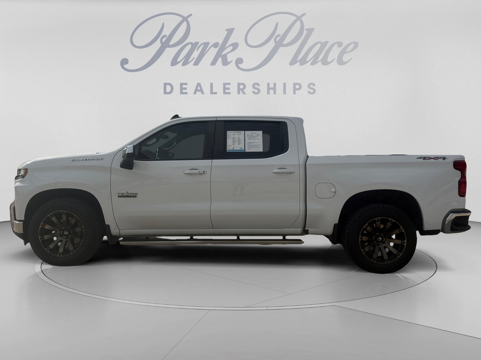 Used 2021 Chevrolet Silverado 1500 LT w/ Texas Edition Plus RWD image 2