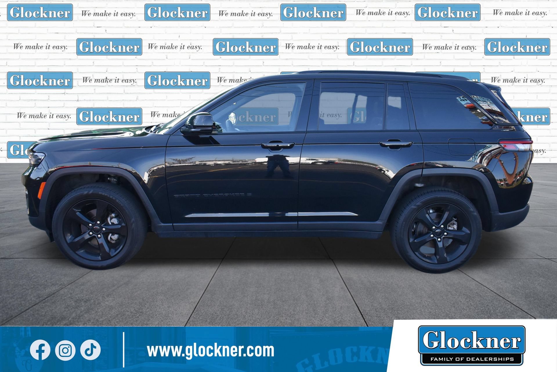 Used 2023 Jeep Grand Cherokee Altitude AWD/4WD image 9