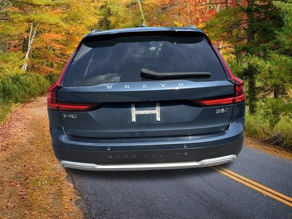 Used 2024 Volvo V90 B6 Cross Country Plus w/ Climate Package AWD/4WD image 4
