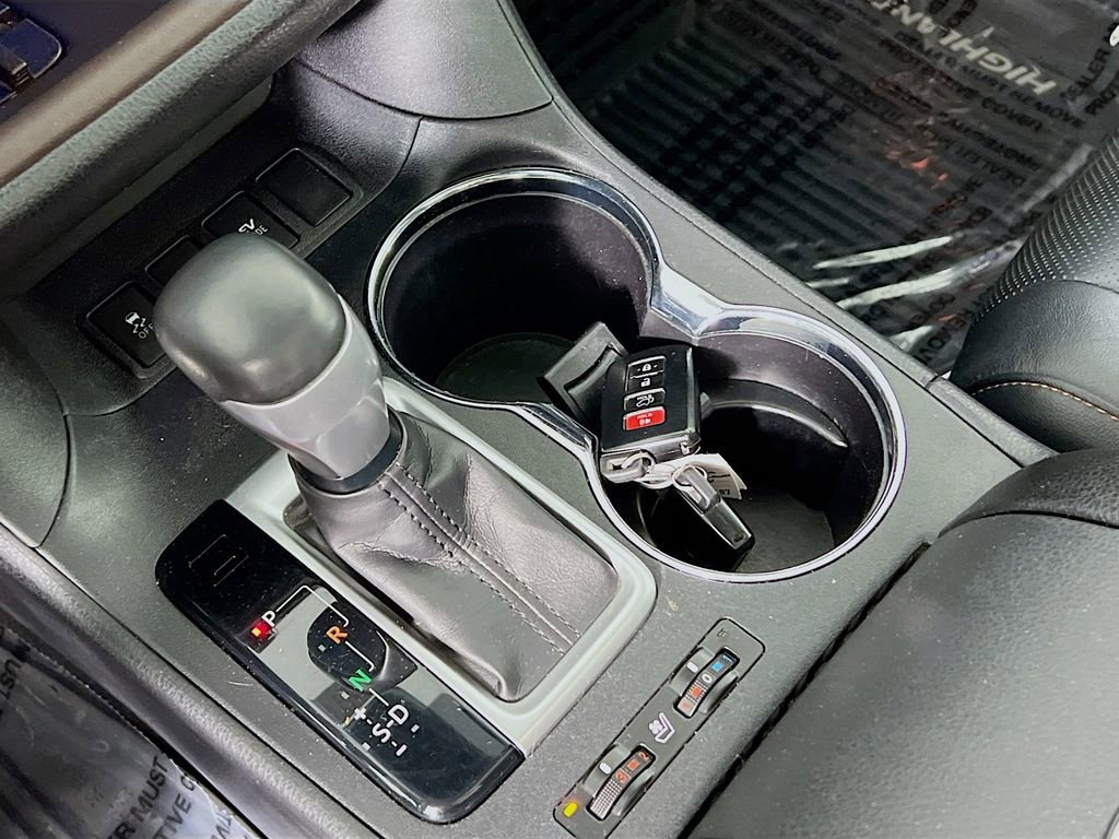 Used 2019 Toyota Highlander Limited Platinum image 16