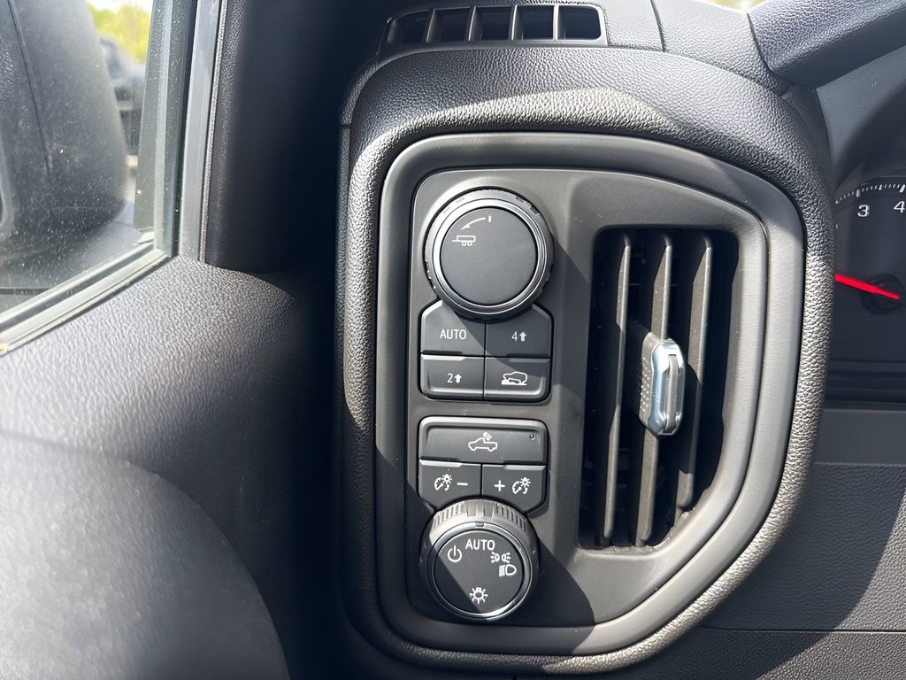 Used 2024 Chevrolet Silverado 1500 Custom image 20