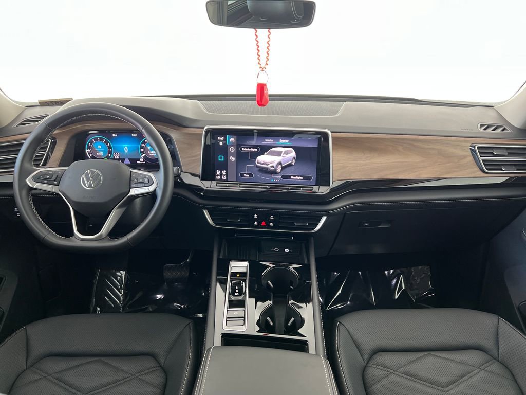 Used 2025 Volkswagen Atlas SE image 14