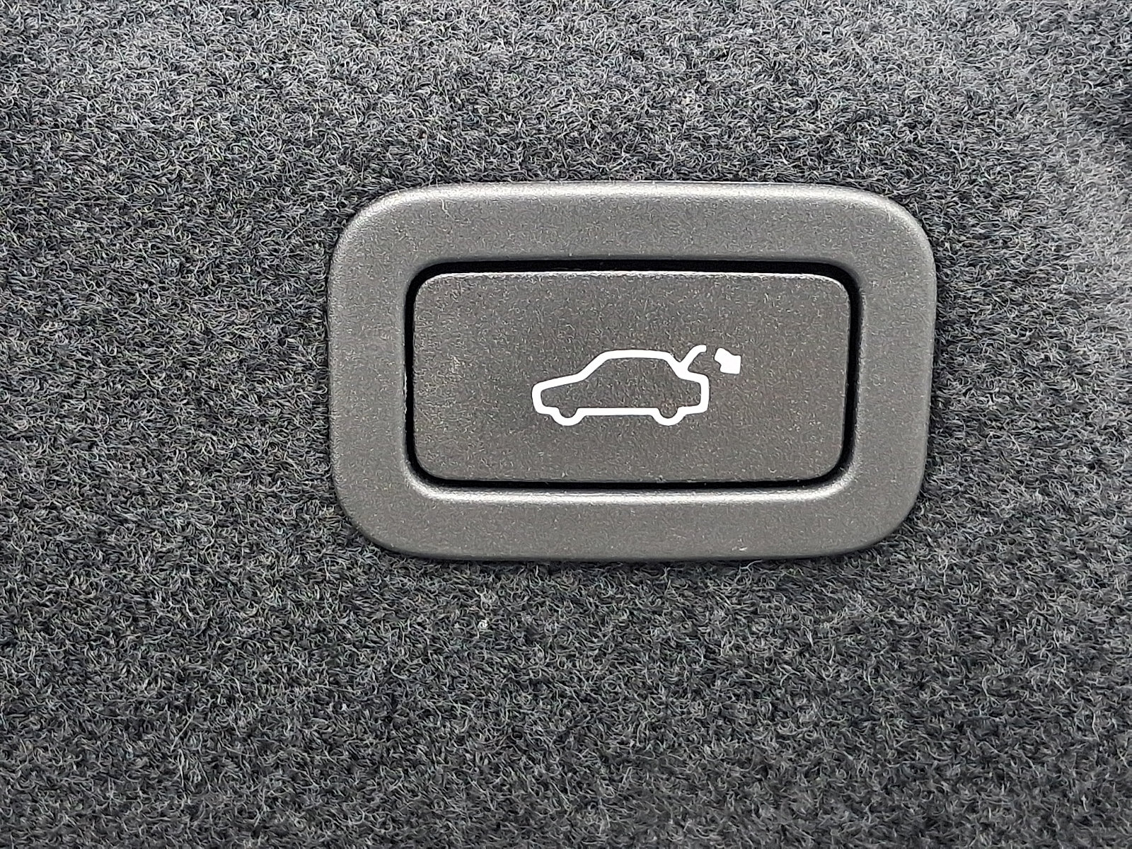 Used 2018 Jaguar XE Portfolio AWD/4WD image 29