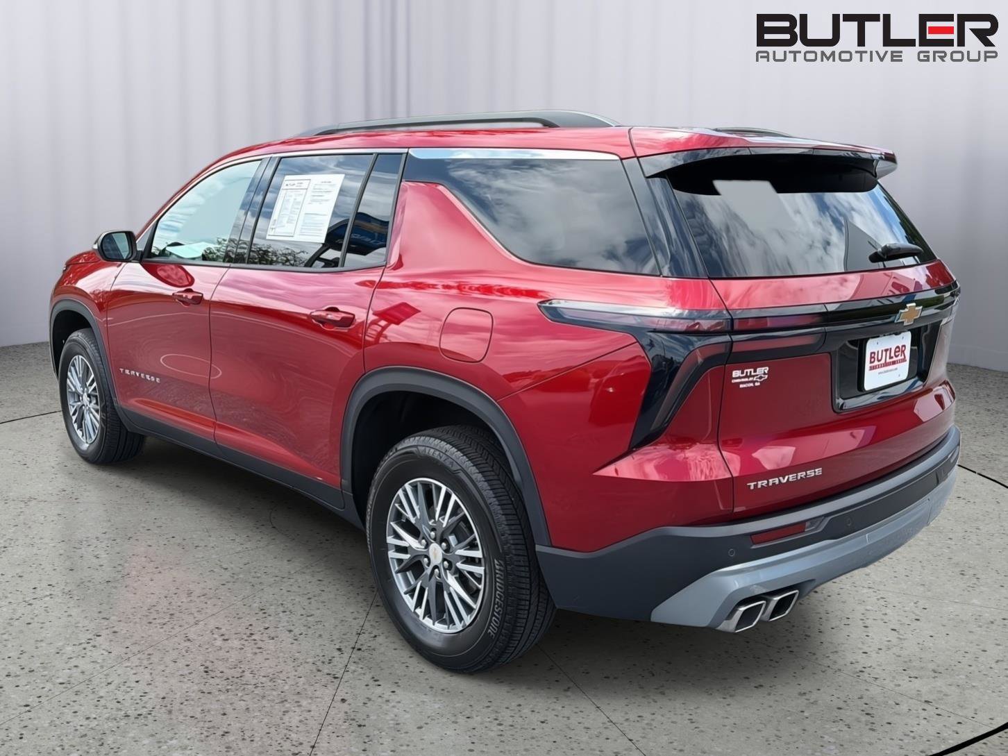 Used 2025 Chevrolet Traverse LT FWD image 4