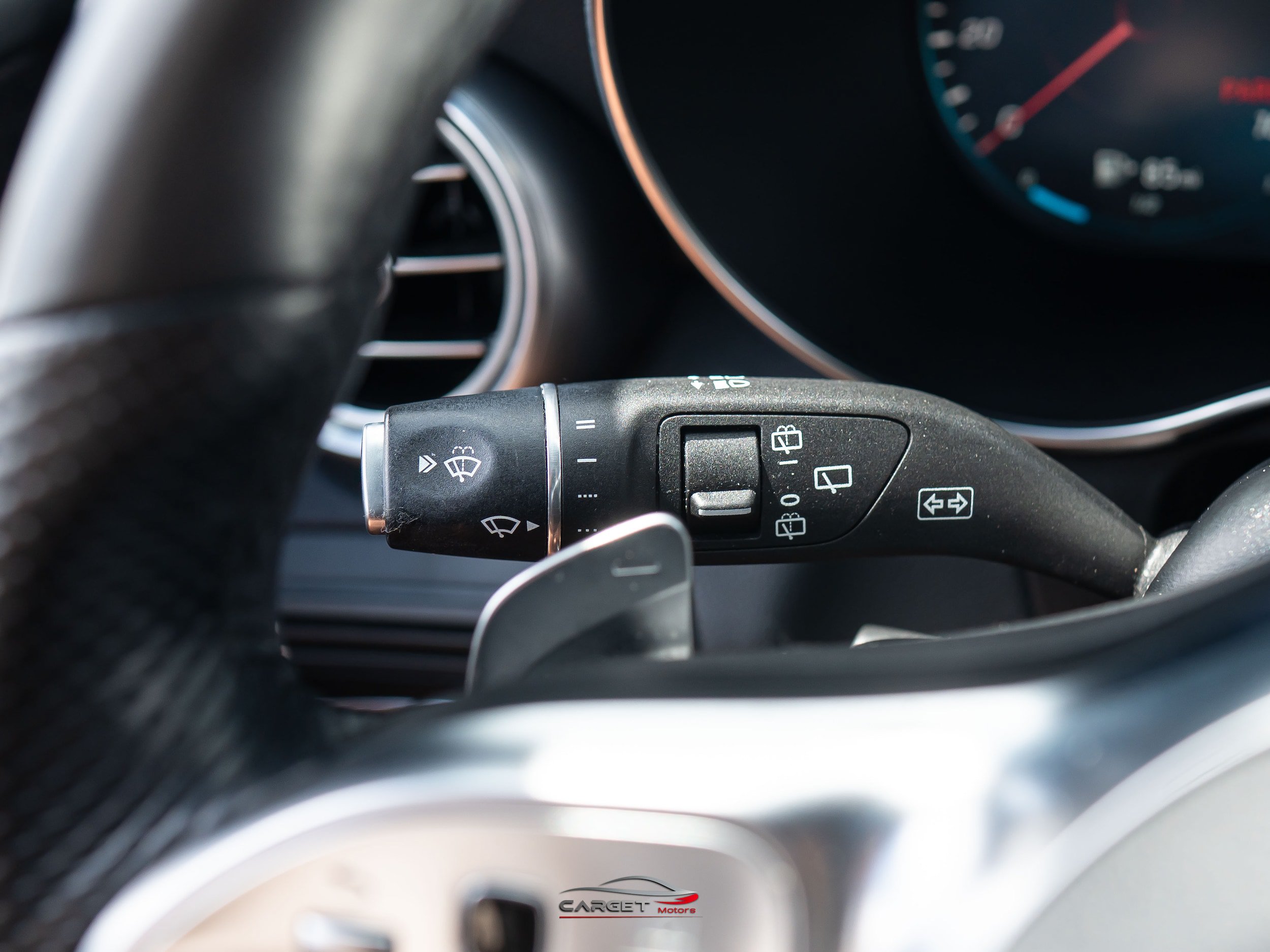 Used 2021 Mercedes-Benz GLC 300 4MATIC w/ AMG Line image 28