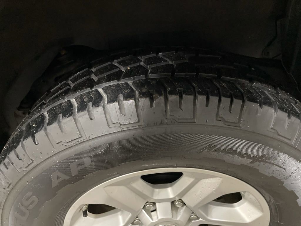 Used 2018 Toyota 4Runner SR5 AWD/4WD image 10