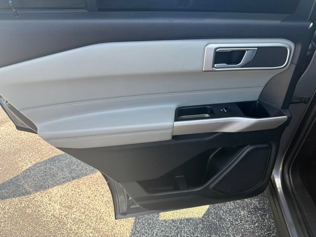 Used 2023 Ford Explorer XLT w/ Equipment Group 202A AWD/4WD image 30