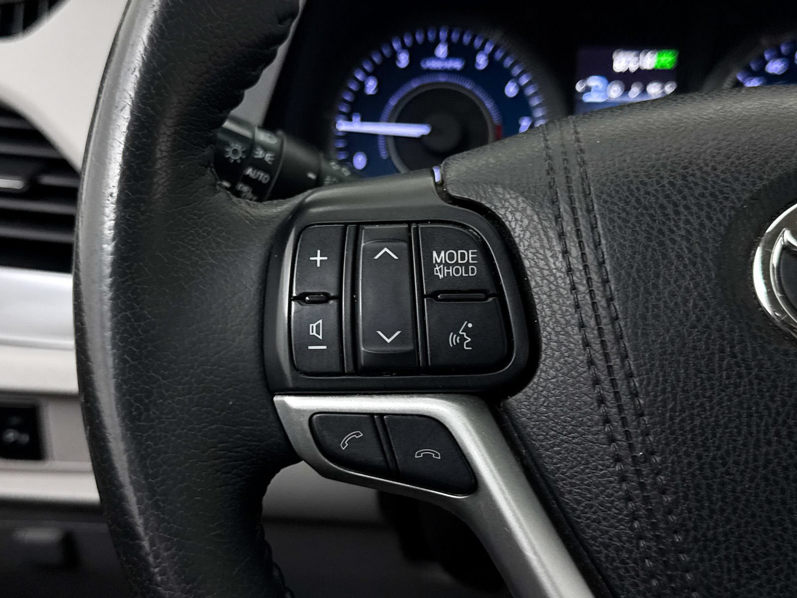 Used 2018 Toyota Sienna XLE w/ XLE Navigation Package FWD image 28