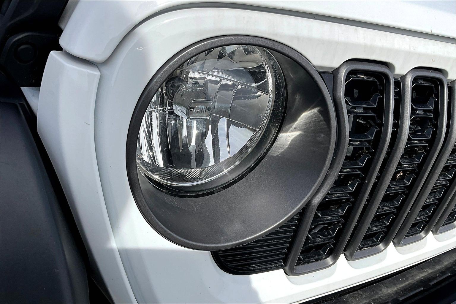 Used 2024 Jeep Gladiator Sport AWD/4WD image 31
