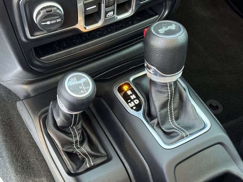 Used 2022 Jeep Wrangler Unlimited Sahara AWD/4WD image 19