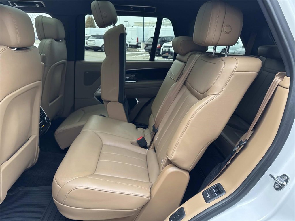 Used 2024 Land Rover Range Rover Long Wheelbase SE image 13