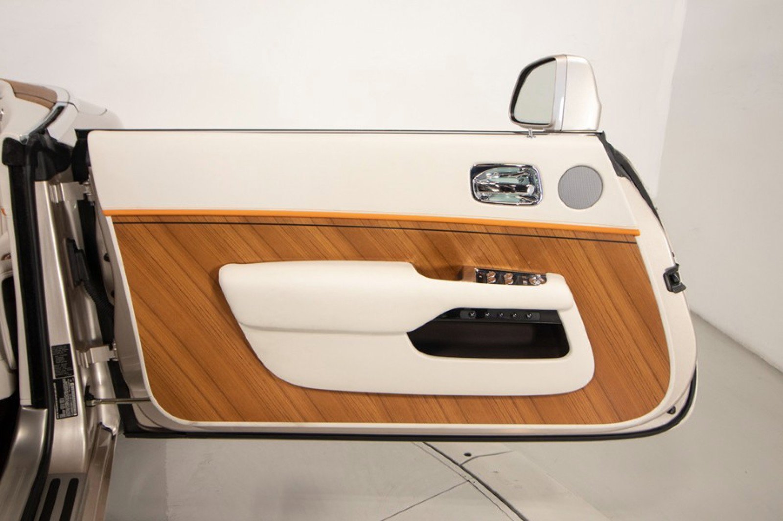 Used 2019 Rolls-Royce Dawn image 34