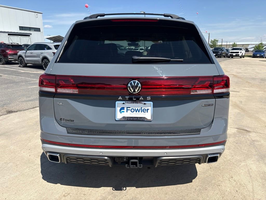 Used 2024 Volkswagen Atlas Peak Edition SE AWD/4WD image 4